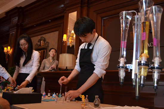 【男士香水自制】怎样自制男士香水 独一无二